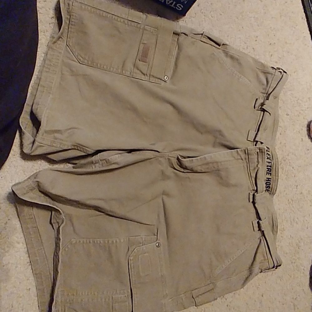 Duluth Trading Co men's cargo shorts